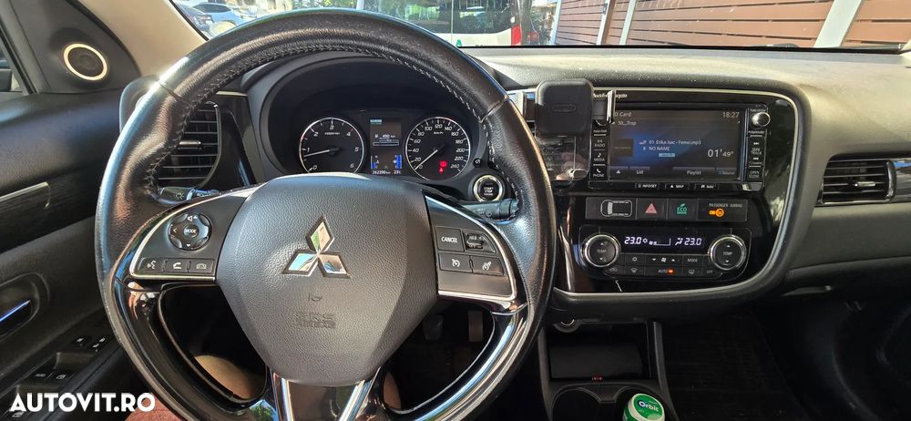 Mitsubishi Outlander 2.2 Litre DI-D AWD Instyle - 3