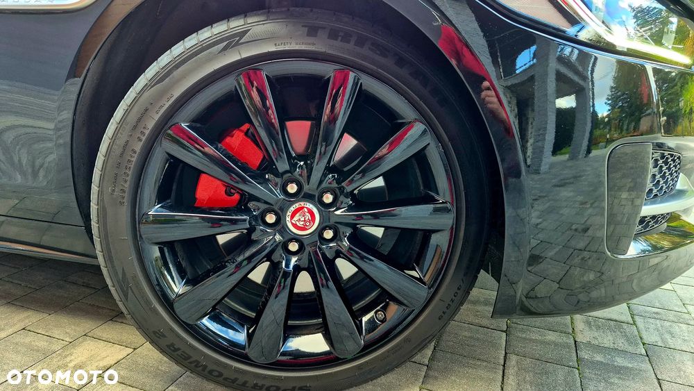 Jaguar XE 20d AWD R-Sport - 35