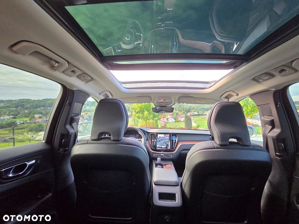 Volvo XC 60 T8 Plug-In Hybrid AWD Plus Bright - 11