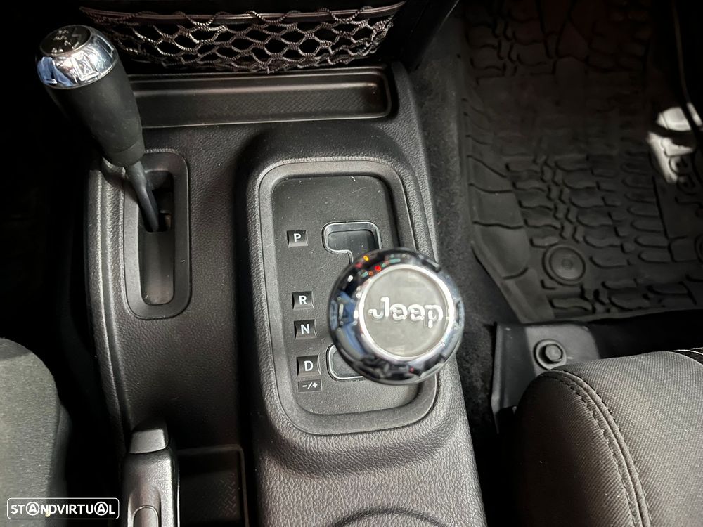 Jeep Wrangler Unlimited 2.8 CRD DPF Auto Sport - 14