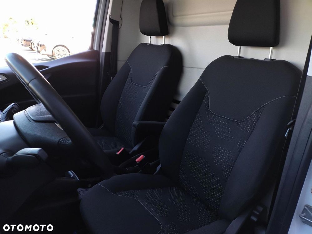 Ford Transit Courier - 22