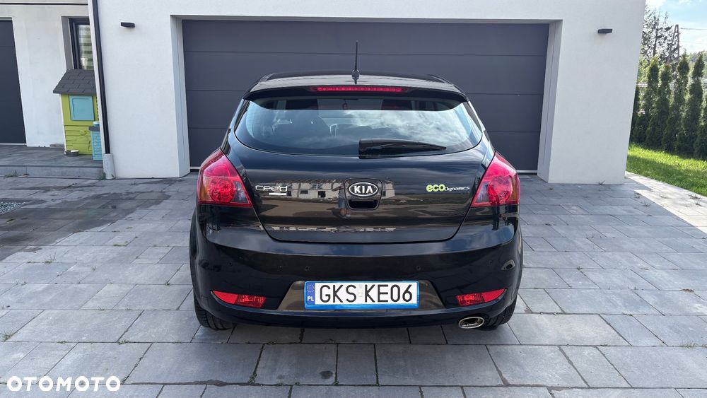 Kia Ceed 1.6 CRDi ISG Vision - 36