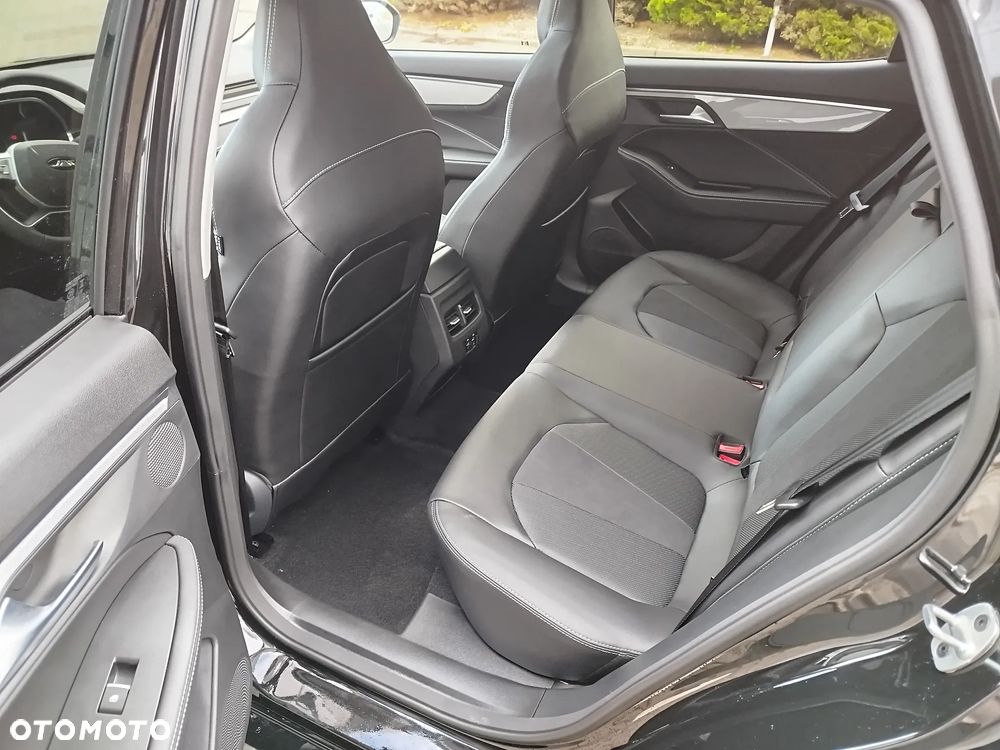 JAC J7 Plus CVT - 18