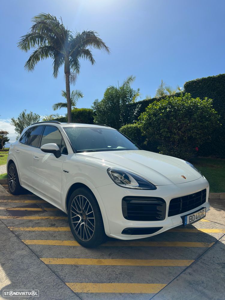 Porsche Cayenne - 1