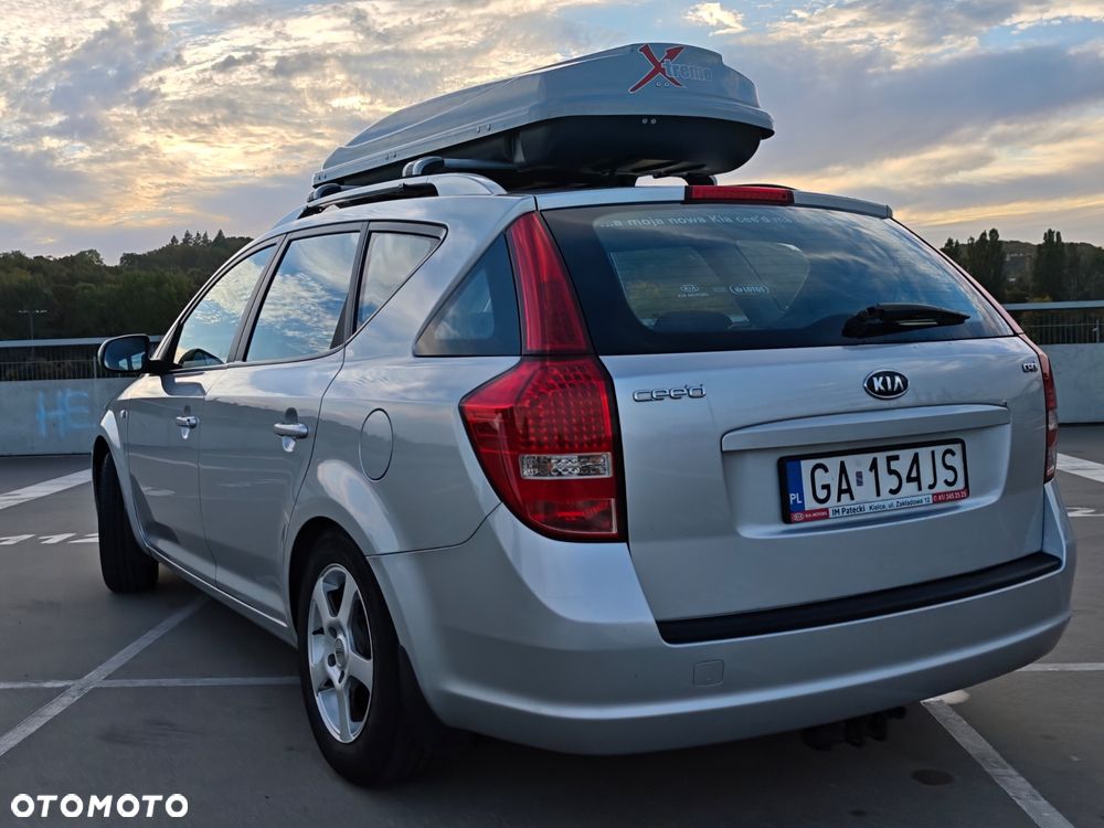 Kia Ceed - 11