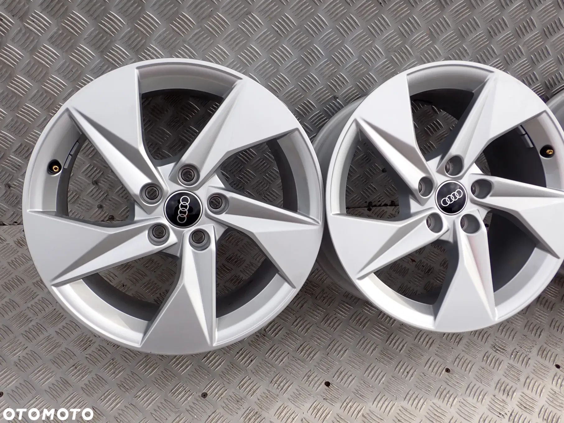 FELGI ALUMINIOWE AUDI 8x17 et 46 A3 A4 b5 b6 b7 A5 A6 A8 Q2 Q3 Q5 - 8Y0601025A - 13