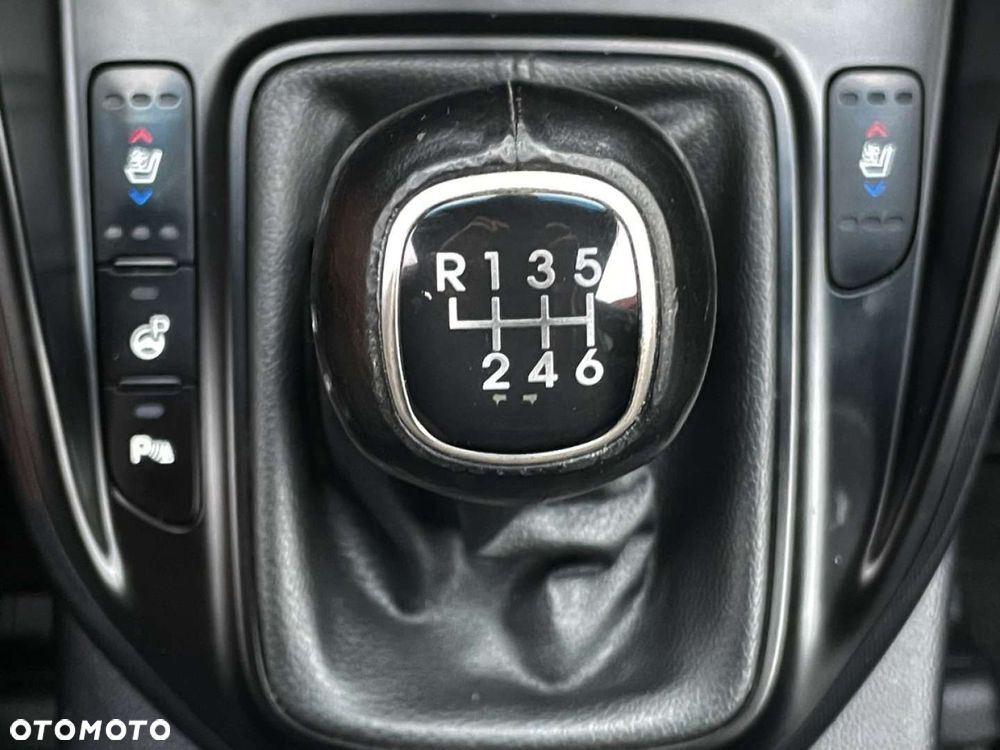 Kia Carens - 36