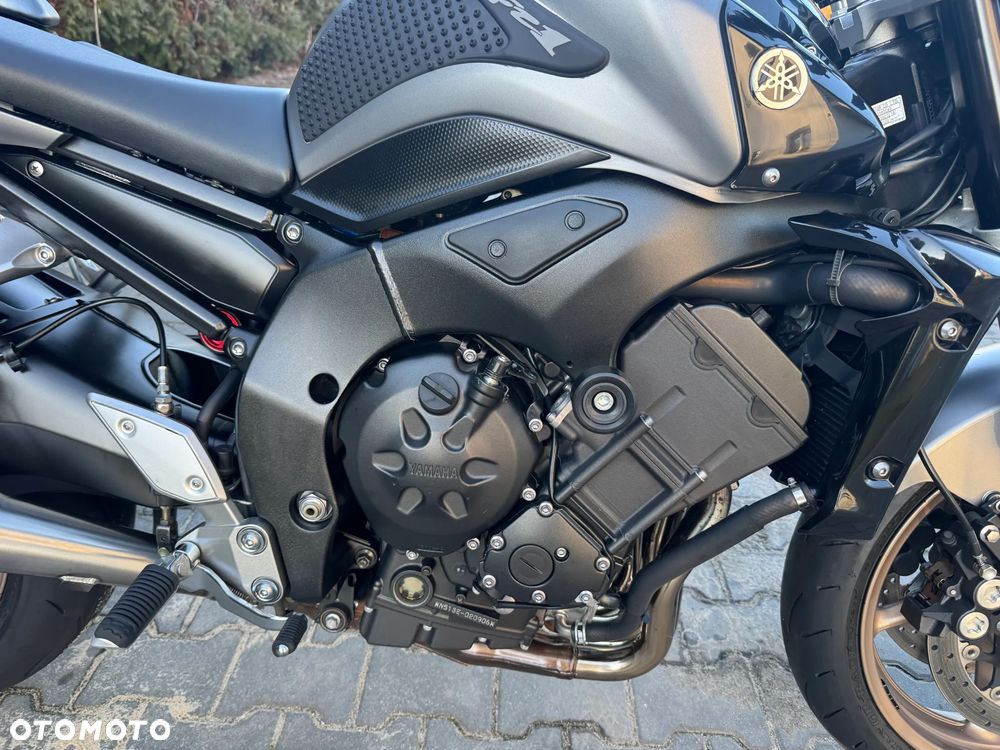 Yamaha FZ - 28