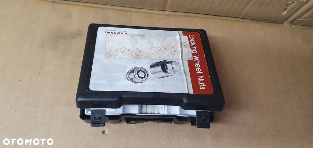 Śruba śruby koła kół zabezpieczające nakrętki Kia Sportage III - 5