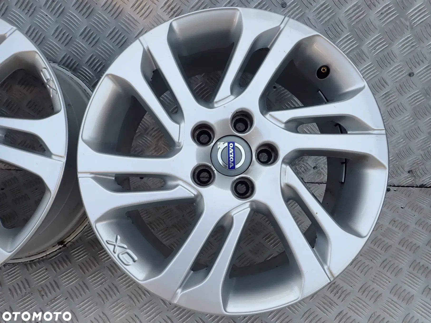 FELGA ALUMINIOWA VOLVO S60 V60 V70 XC 7,5JX17 ET 55 5X108 31362384 - 4