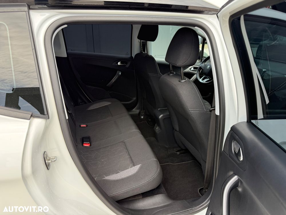 Peugeot 2008 PureTech 130 GPF Stop&Start Signature - 7