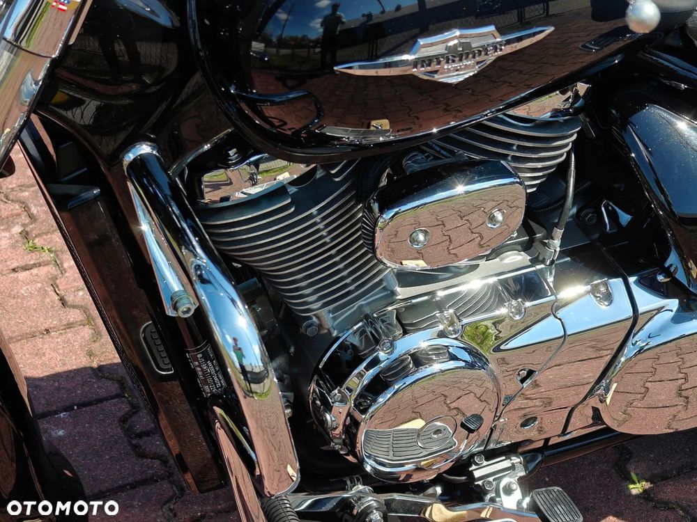 Suzuki Intruder - 22