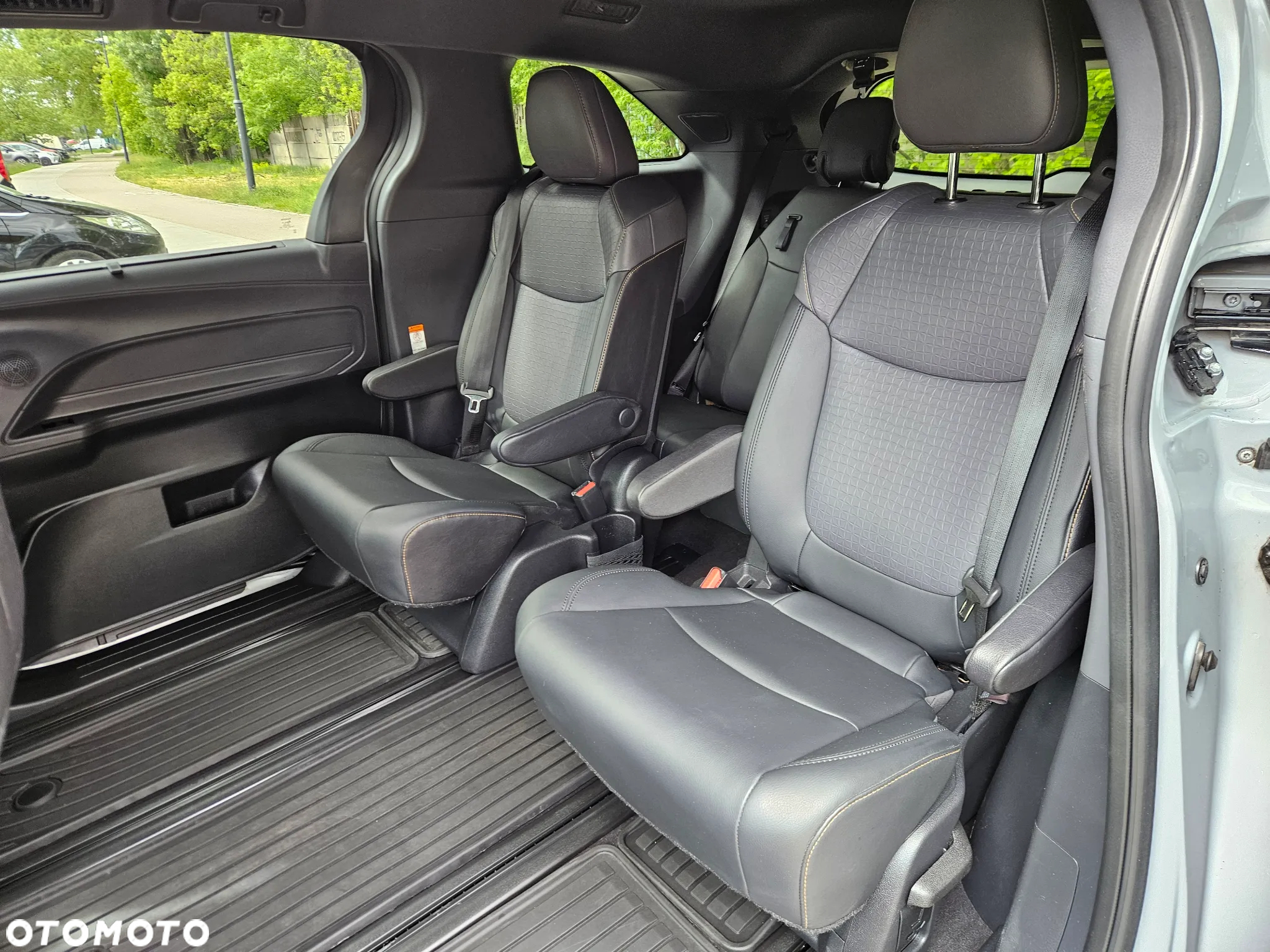 Toyota Sienna - 8