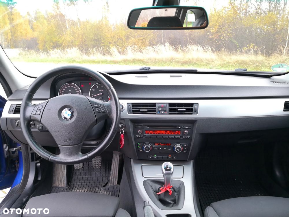BMW Seria 3 320i Touring - 15