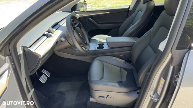 TESLA Model Y 2024 — imagine 7