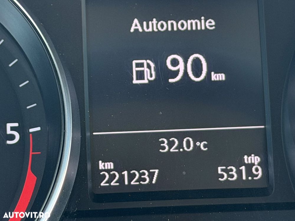 Volkswagen Passat 2.0 TDI DSG Comfortline - 29