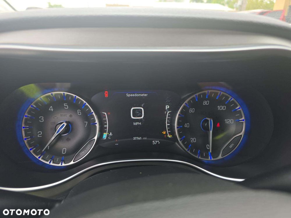Chrysler Pacifica - 8