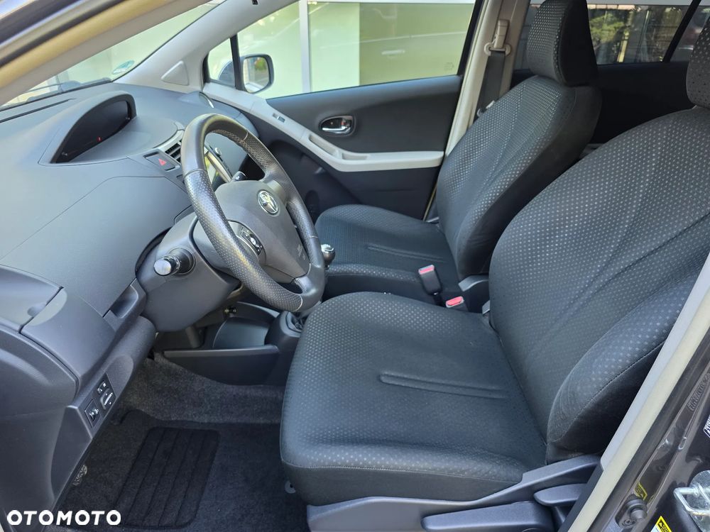 Toyota Yaris - 16