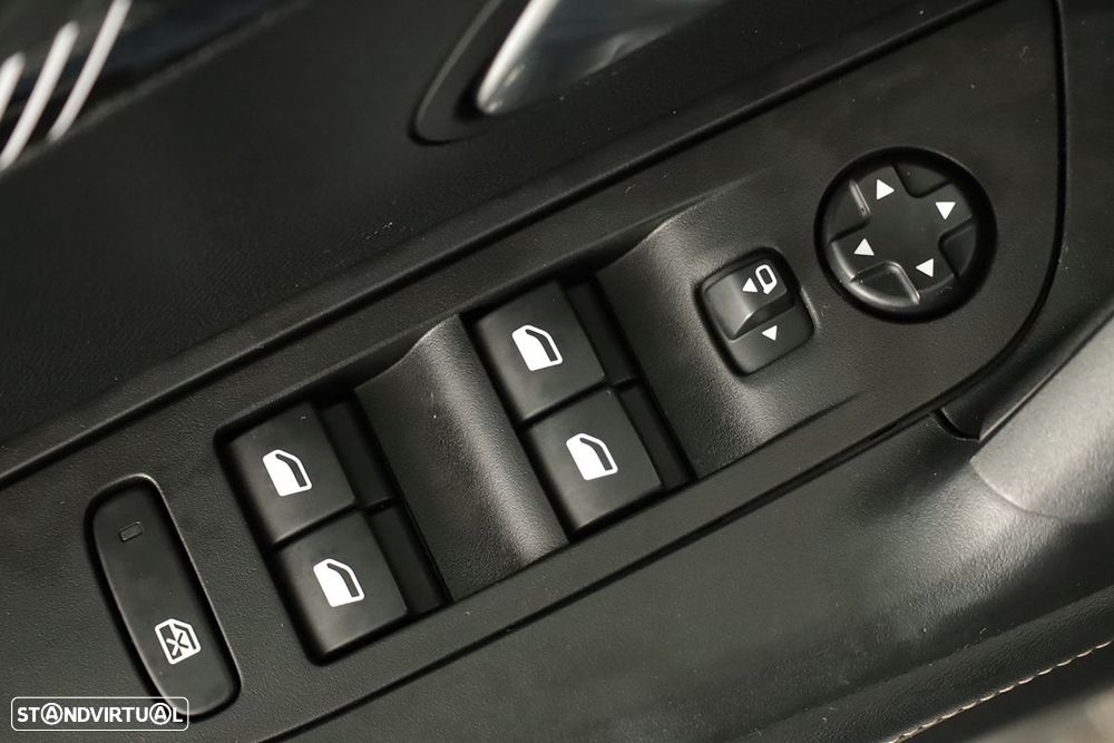 Peugeot 2008 1.2 PureTech Allure - 21