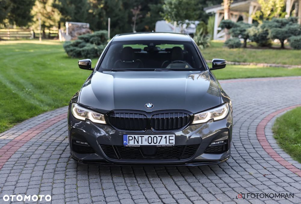 BMW Seria 3 2019 photo 2