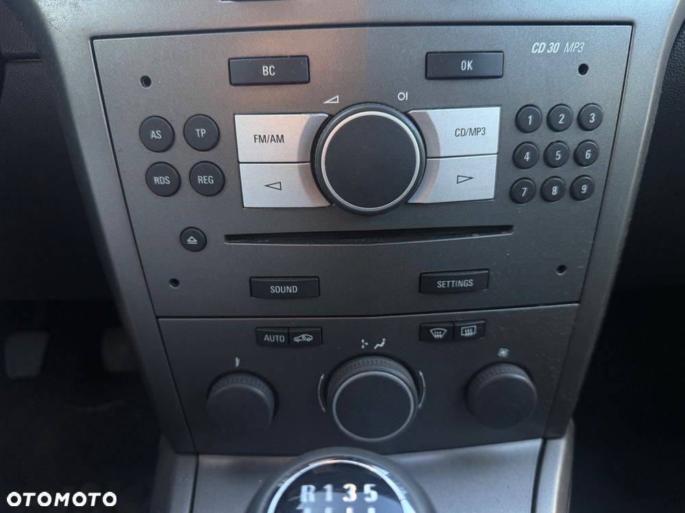 Opel Astra 1.6 Sport - 22