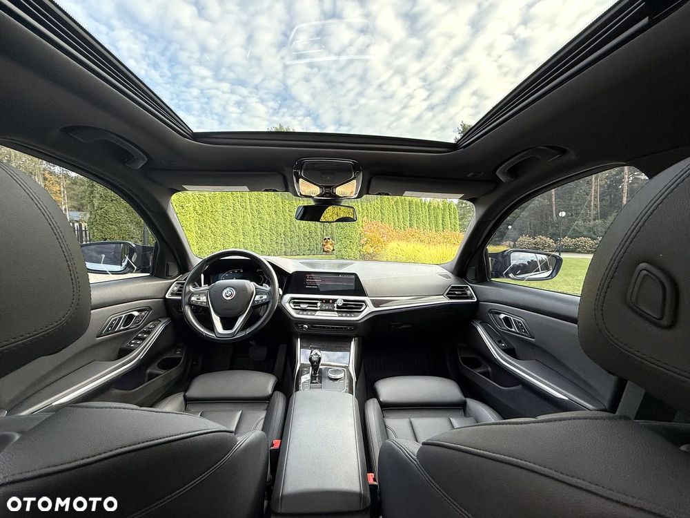 BMW Seria 3 330i Sport - 15