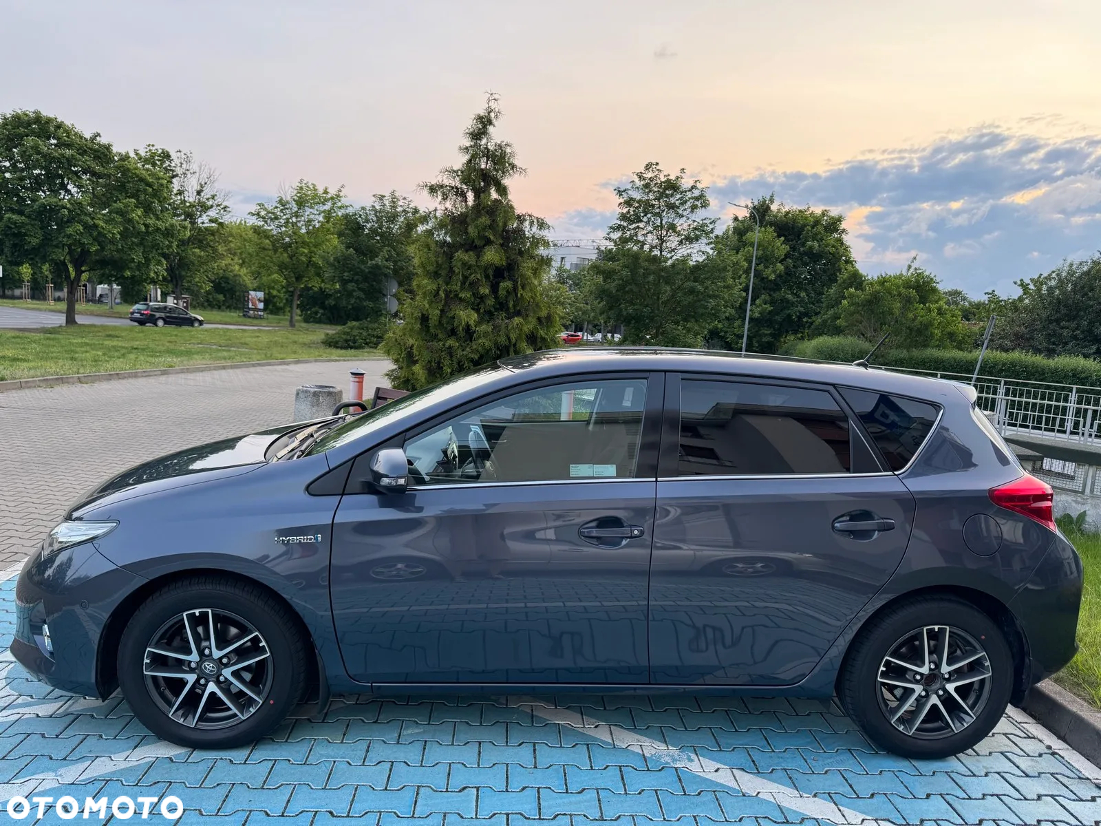 Toyota Auris Hybrid 135 Premium - 3