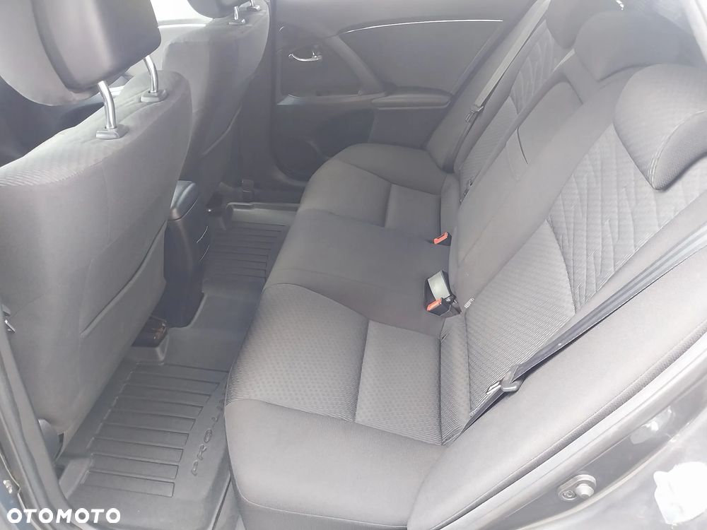 Toyota Avensis 2.0 Executive - 19