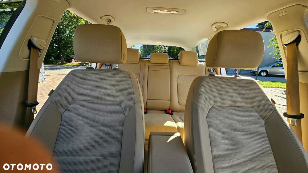 Volkswagen Passat - 25