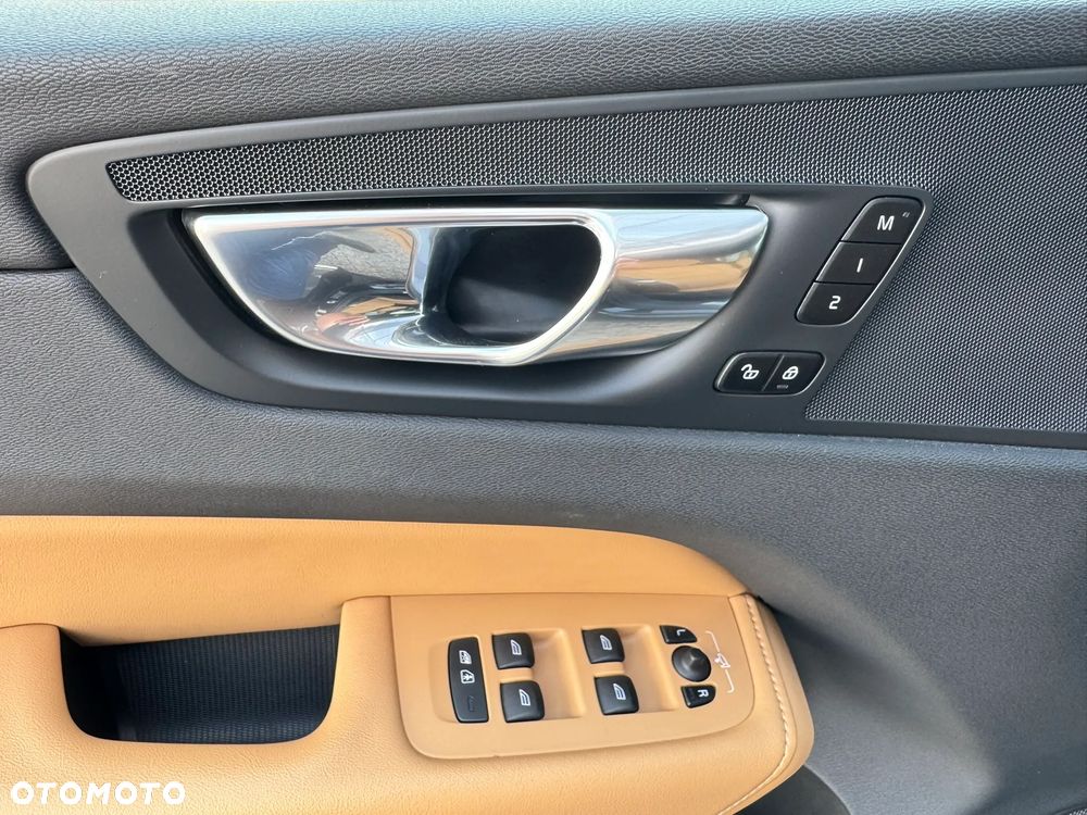 Volvo XC 60 B5 B AWD Inscription - 28