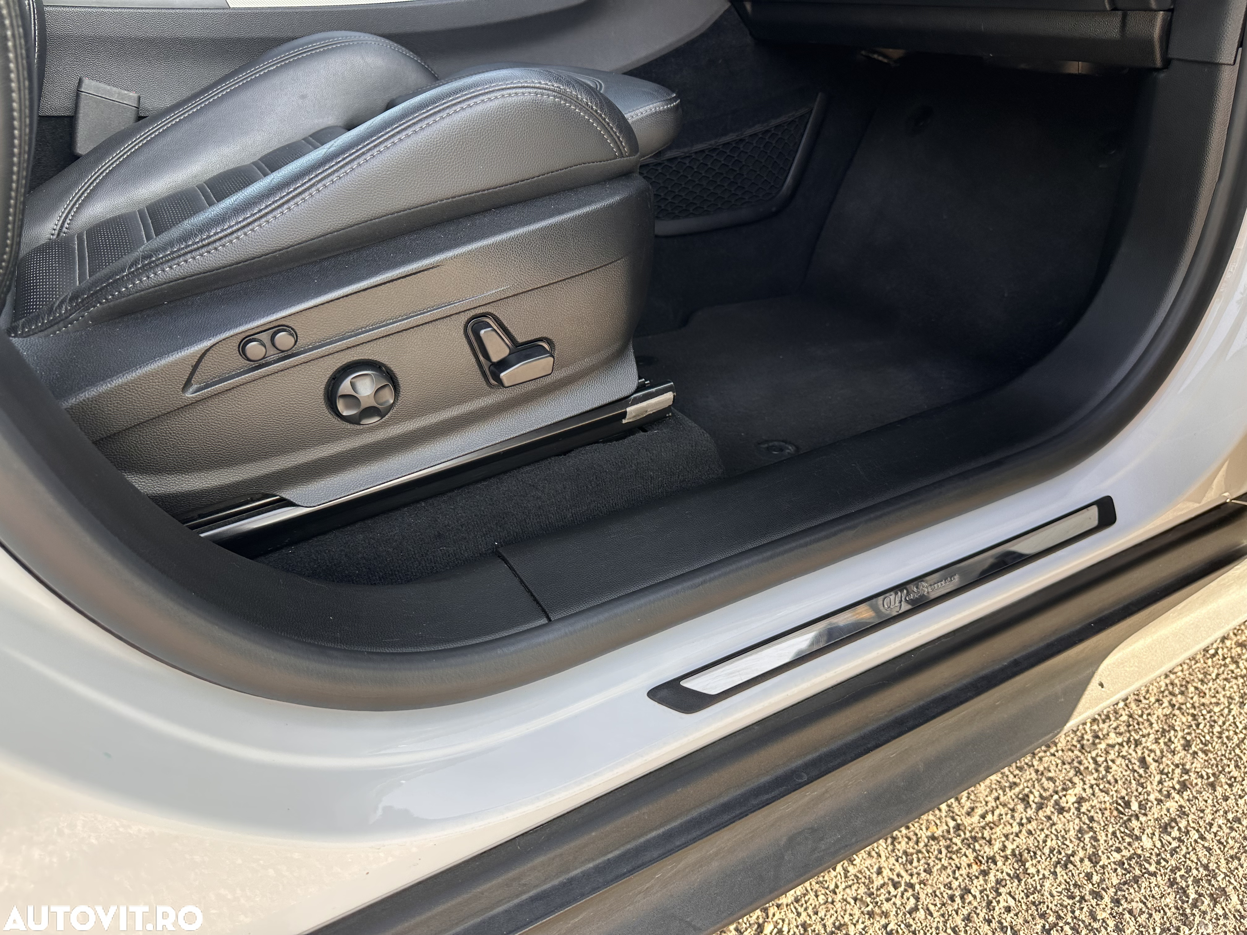 Alfa Romeo Stelvio 2.0 Turbo 16V AT8-Q4 Veloce Ti - 30