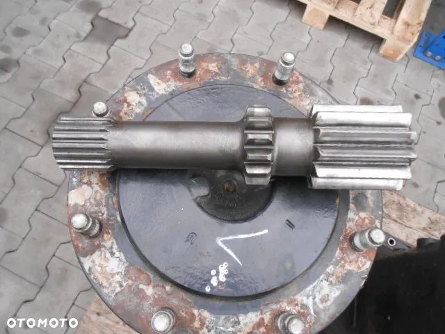 Zwolnica obudowa New Holland TM140 - 4