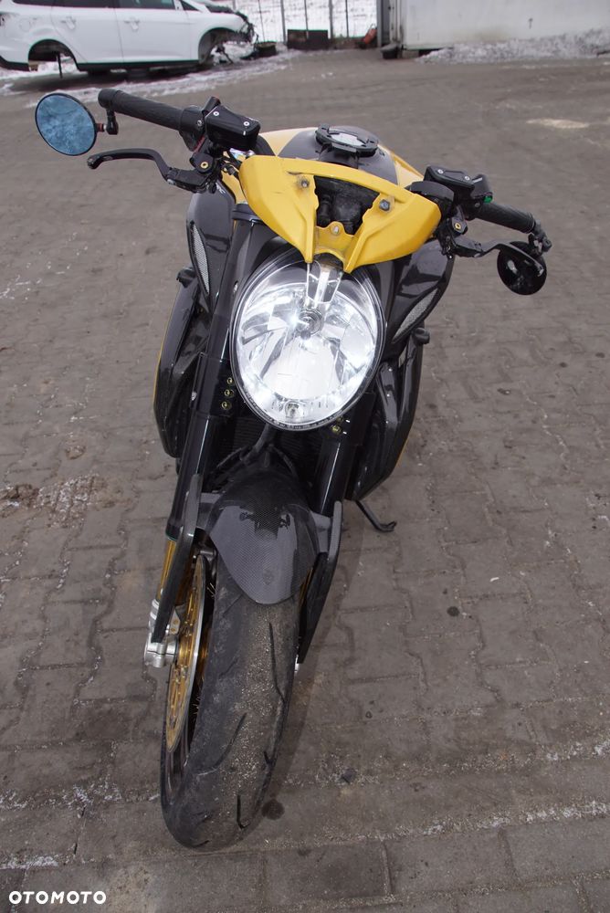 Motocykl na części 692106889 MV Agusta Dragster 800 RR 140 KM 2017R wydech hp corse koła bst włókno węglowe ohlins brembo carbon stretfighter silnik lampa lagi felgi zaciski zbiornik licznik - 15