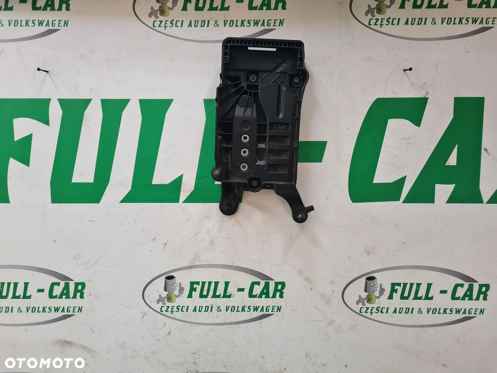 VW TAIGO PODSTAWA AKUMULATORA 2Q0915331