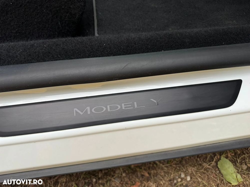 Tesla Model Y Long Range - 24