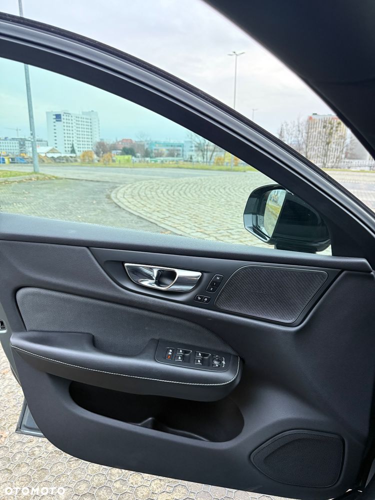 Volvo S60 T5 R-Design - 20