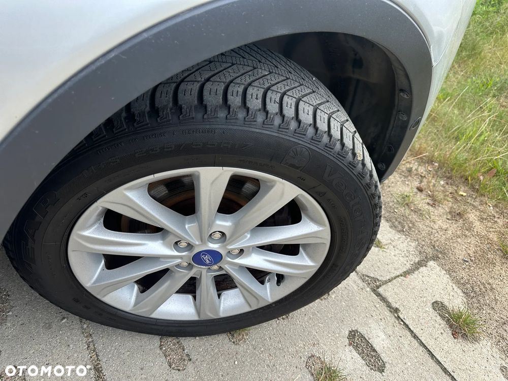 Ford Kuga 2.0 TDCi 2x4 Titanium - 23