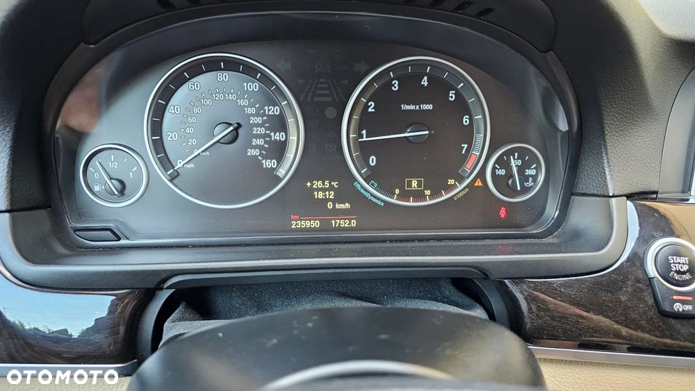 BMW Seria 5 528i xDrive Sport-Aut Luxury Line - 33