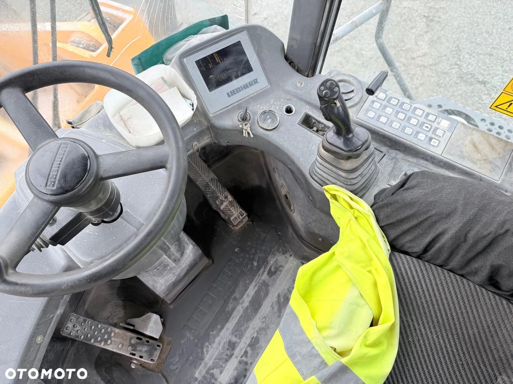 Liebherr L564 / 2002 r - 18