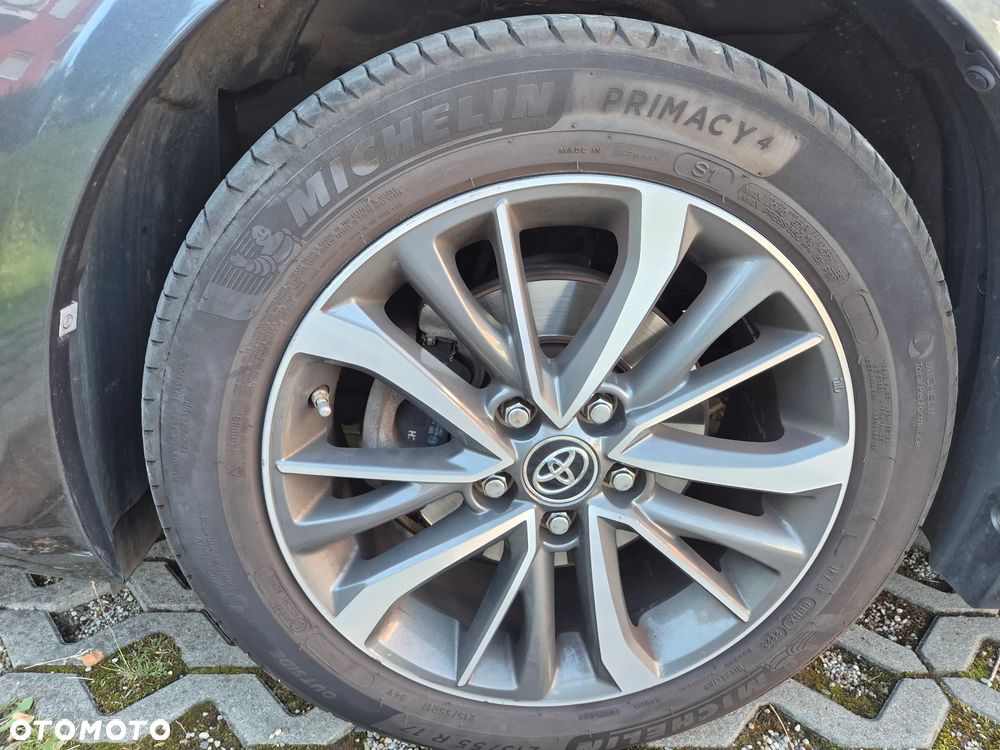 Toyota Avensis 1.8 Premium - 18
