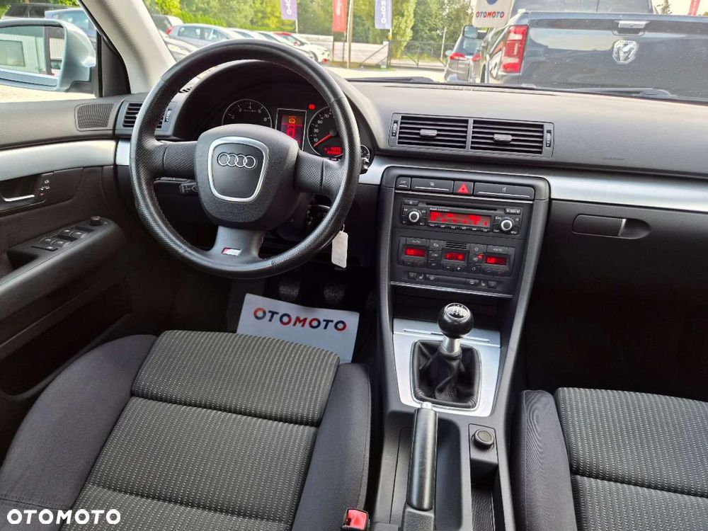 Audi A4 Limousine - 8