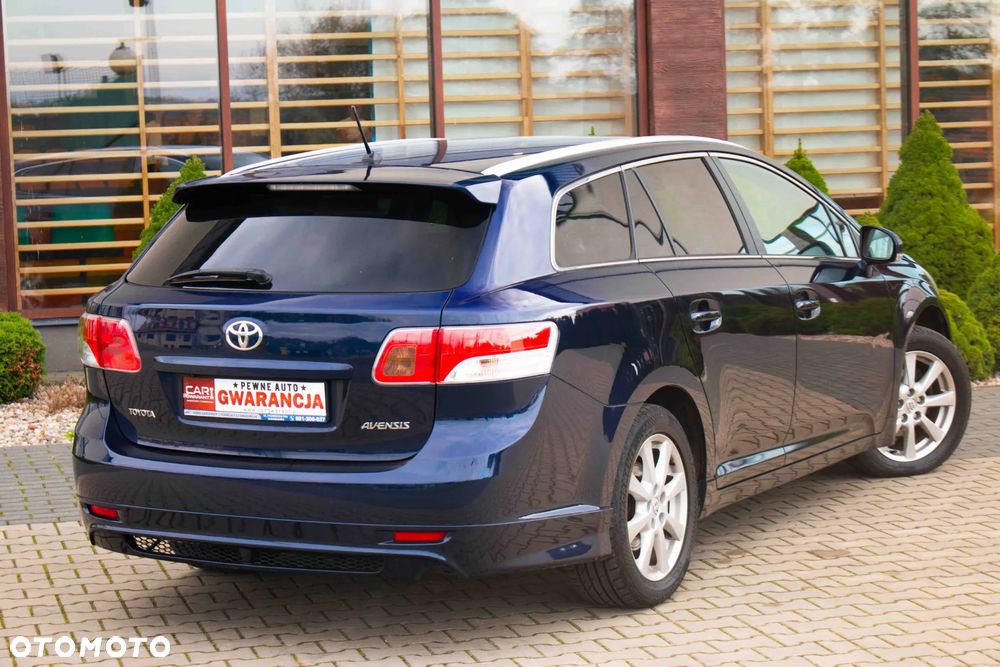 Toyota Avensis 2.0 Premium EU5 - 9