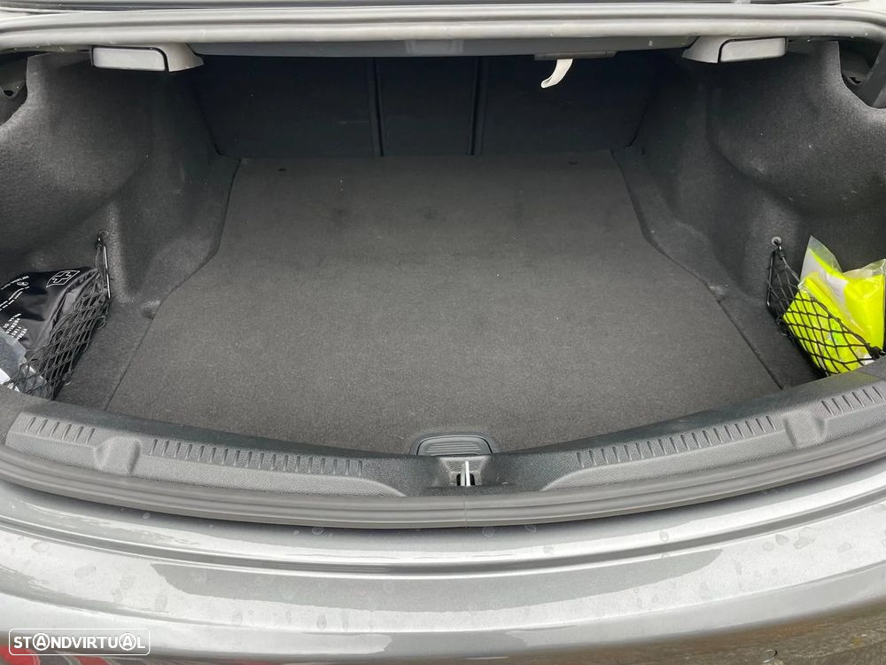 Mercedes-Benz E 200 AMG Line - 17