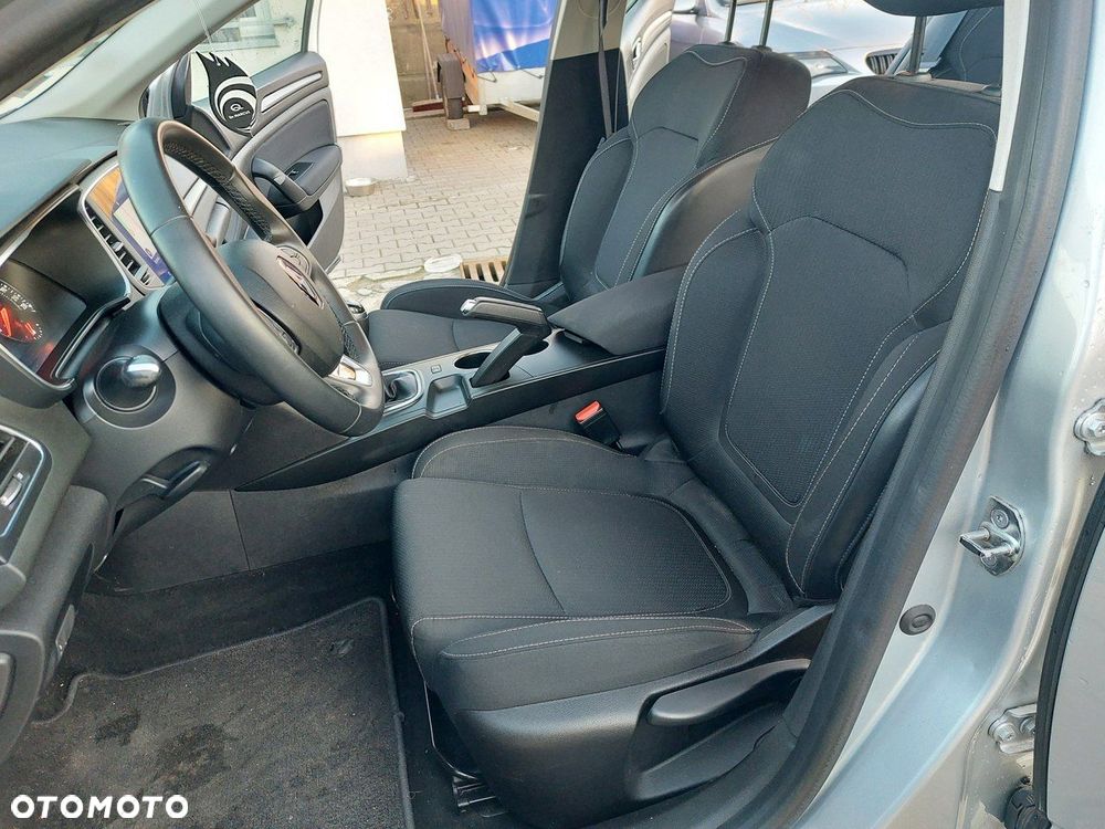 Renault Megane 1.5 Blue dCi Intens - 12