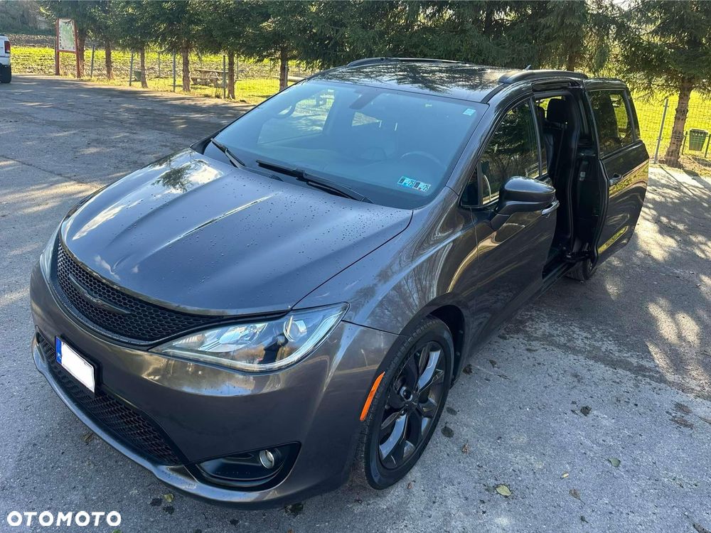 Chrysler Pacifica - 8