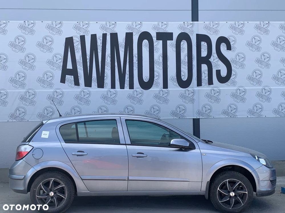 OPEL ASTRA 4737 *SAMOCHÓD NA CZĘŚCI* 2004 MASKA, LAMPA, DRZWI, LUSTERKO, ZDERZAK, GRILL, BŁOTNIK, KLAPA, BELKA, DESKA, FOTELE, KANAPA, ĆWIARTKA KIEROWNICA, TARCZE, ZACISKI, ZAWIESZENIE, KOMPLETNY PRZÓD, KOMPLETNY TYŁ, LICZNIK, ZEGARY, PRAWE LEWE PRZÓD TYŁ - 3