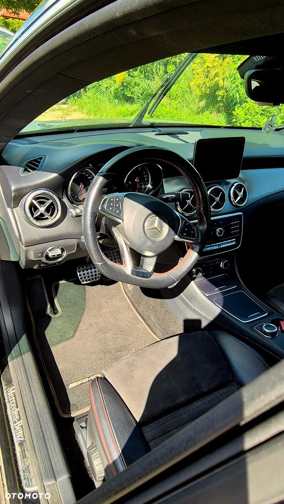 Mercedes-Benz CLA 180 7G-DCT AMG Line - 11