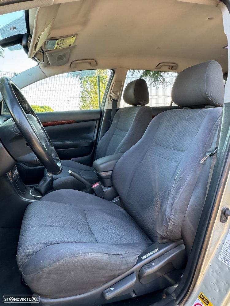 Toyota Avensis SW 2.0 D-4D - 34