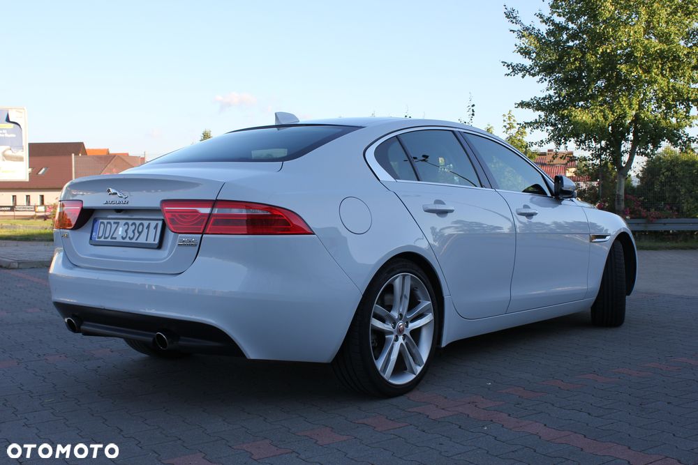 Jaguar XE S - 18