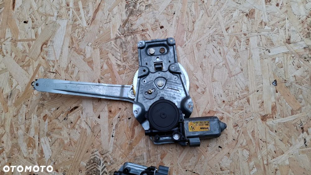 BMW E36 SEDAN KOMBI PODNOŚNIKI SZYB TYŁ ELEKTRYCZNE - 2